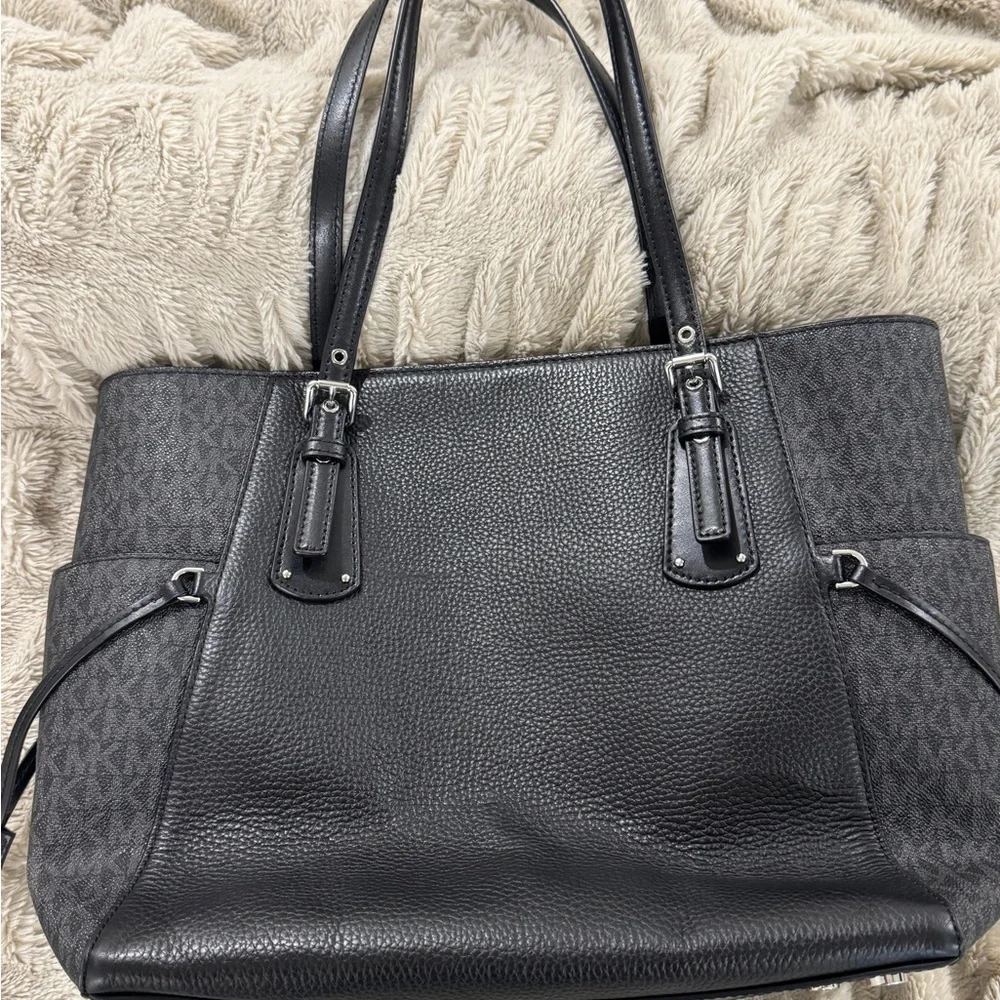 Michael Kors Voyager Tote Bag Zebra Stripe Calf Hair - Picture 4 of 12